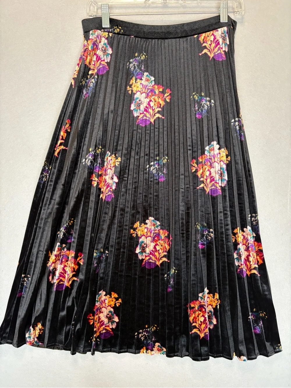 Anthropologie Maeve Black Velvet Floral Pleated Pull On Elastic Midi Skirt sz M